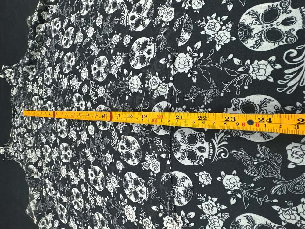 Torrid Skull Floral Tank Top Size 2 Black White Chiffon A-Line - Picture 3 of 7